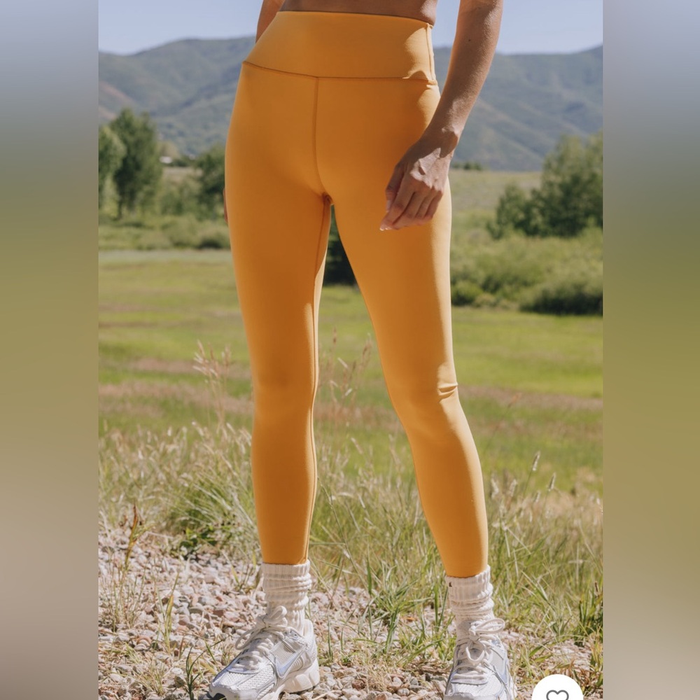 Honey Gold Leggings in Small